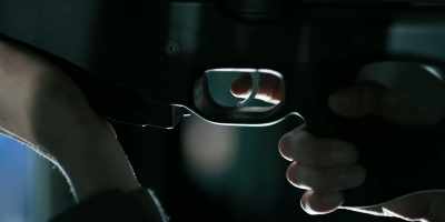 - No shot!
- All right. Don't shoot. Don't shoot. - Bodyguard