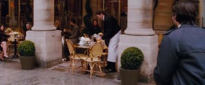 - No, stop! Police!
- What happened? - The Tourist
