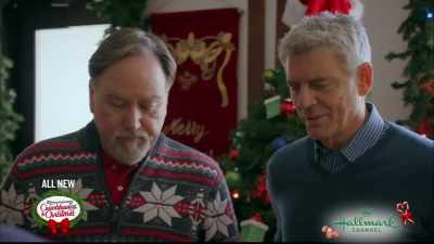 - No, thanks, thanks.
- I'm going to get some. - Check Inn to Christmas