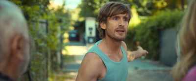 No. That's my neighbour. Not Flo. - Alibi.com 2