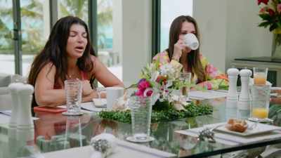 - No, that's-- - The Real Housewives Ultimate Girls Trip