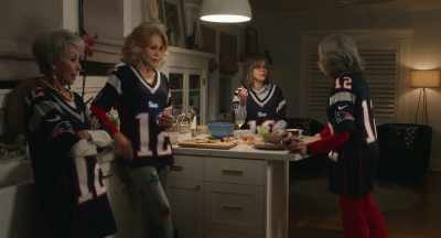 No, the tickets, the hotels,
it's too expensive. - 80 for Brady