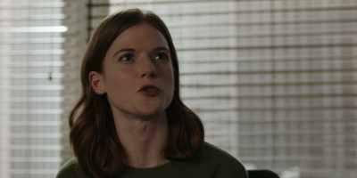 No. There is no jewellery.
This article is false. - The Good Fight