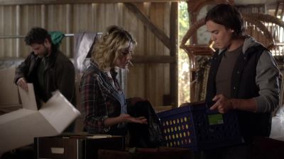 NO! WAIT. YOU CAN DONATE
THESE BOOKS TO A LIBRARY. - Pretty Little Liars