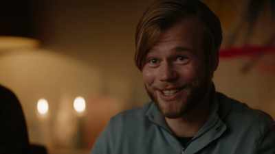 - No, you watched her
quit. She was my assistant. - My Norwegian Holiday