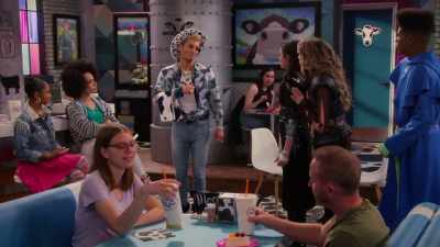 - No, we're telling the truth.
- Bonjour. - Side Hustle