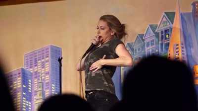 No woman's walking
around just like, - Iliza Shlesinger: Over & Over