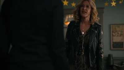 - No, we won't.
- Baby, I'm sorry, - Evil