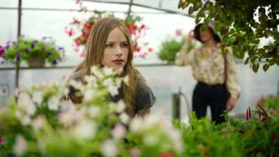 -No, won't do it.
-Come on. He's a catch. - Daughter of the Bride