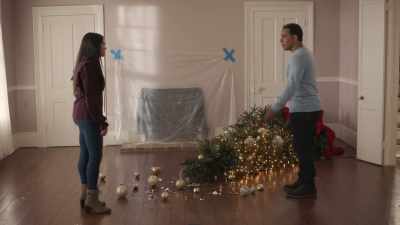 -No, but you could.
-No, David, stop! Please! - A Christmas Open House