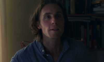 -No, you're not.
-Yeah. [sniffles] - The Lost Daughter