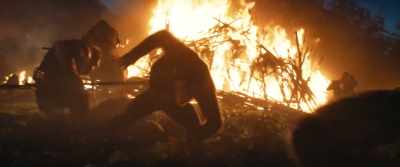 - [Noa panting]
- Burn it down. - Kingdom of the Planet of the Apes