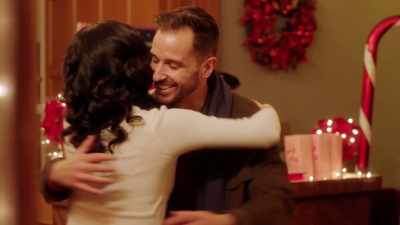- Noah, you made it! - Royally Yours, This Christmas