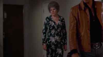 Nobody in the bathroom. - Semi Tough