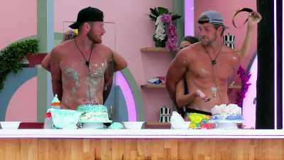 >> NOBODY'S CAKE IS BETTER THAN
OURS. - Love Island
