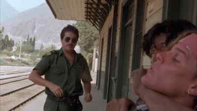 - Nobody's gonna hurt you.
- Step back! - Fire on the Amazon