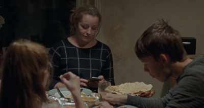 - Nobody's turned up.
- Why can't you ring the family? - Sorry We Missed You