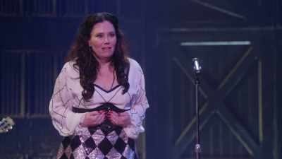 Noi. Mamele-lamă. Lorenzo Lamas. - Alex Borstein: Corsets & Clown Suits