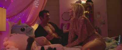 - Non, elle peut aller chercher son jouet.
- Non. - The Donor Party