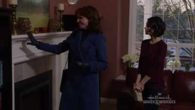- Nope, but Hope
did give me a wave - Dead Over Heels: An Aurora Teagarden Mystery