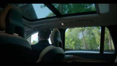- Nope.
- [STARTS ENGINE] - Young Wallander