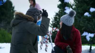 Nora, look!
I'’m an alien! - The Christmas Sitters