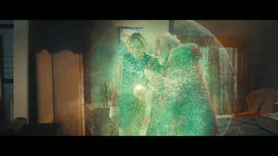 - [Norah gasps]
- [swishing] - The Claus Family 3
