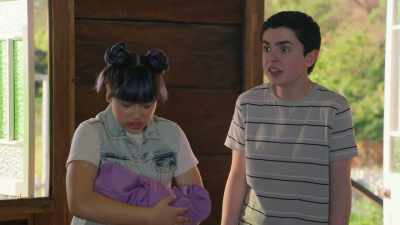 Nori, you hold onto her
while I go get some towels. - Rock Island Mysteries