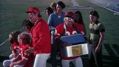Norman, get in there. - The Cheerleaders