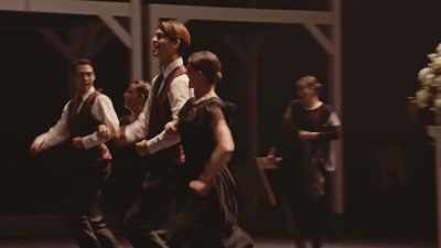 ♪ Nos dirigimos a una boda - The Confession Musical