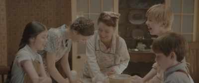 - Not your actual elbow.
- (ALL LAUGH) - The Railway Children Return