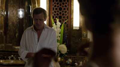 - Not all Arabs are thieves, darling.
- I didn't mean that. - The Night Manager