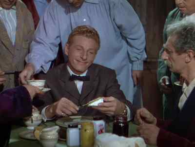 - Not on the cake.
- That's mustard. - A Song Is Born