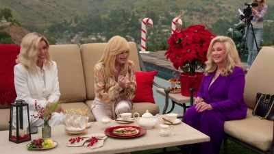Not without your
long lost sister. - Ladies of the '80s: A Divas Christmas