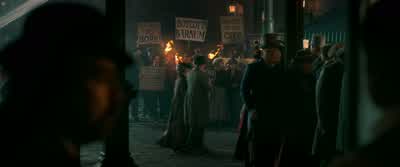 Nothing draws a crowd quite like a crowd - The Greatest Showman
