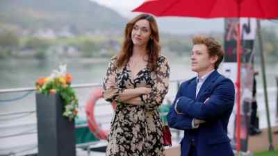Nothing like a good
'showmance' to boost ratings. - Love on the Danube: Kissing Stars