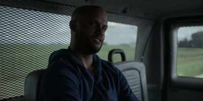 - Nothing serious.
- You a lucky man. Shit. [chuckles] - Black Bird