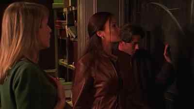 Nothing's going to get
through that door. - Relic Hunter