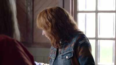 [notification dings] - Reba McEntire's The Hammer