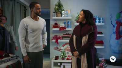Now all we have to do is
make sure that Grace's list - Inventing the Christmas Prince