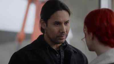 Now, where are you going?
- Getting you unstuck. - Resident Alien