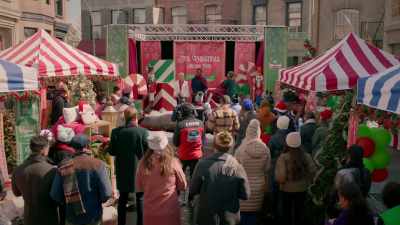 Now we are going to play a
little Ms. Christmas trivia. - Ms. Christmas Comes to Town