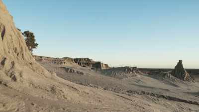 Now Australia's centre is one vast desert. - Seven Worlds, One Planet