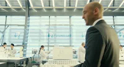 Now, before we start, I'd like to introduce a very special guest. - Ant Man