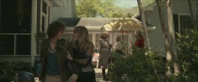 Now you bought your mom
a house here. - Daisy Jones & the Six
