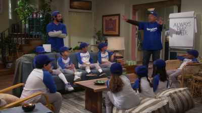 - Now, who can tell me what's
wrong with this sentence? - Lopez vs Lopez