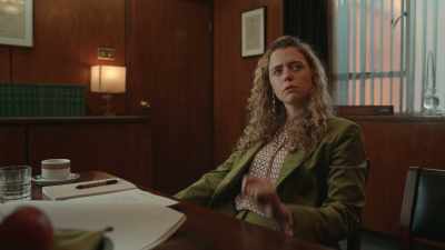 Now, Carrie,
what's a choice insult from your time? - Extraordinary