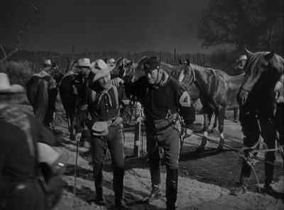 Now cover them well and cool them off, men. - Rio Grande