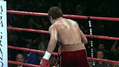 Now De La Hoya lands his
first effective combination - The Golden Boy