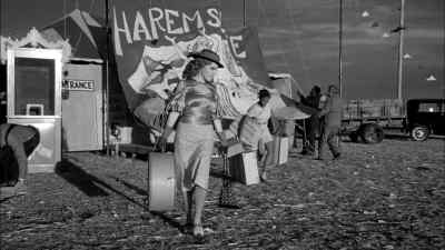 Now don't you drop nothing, Imogene. - Paper Moon